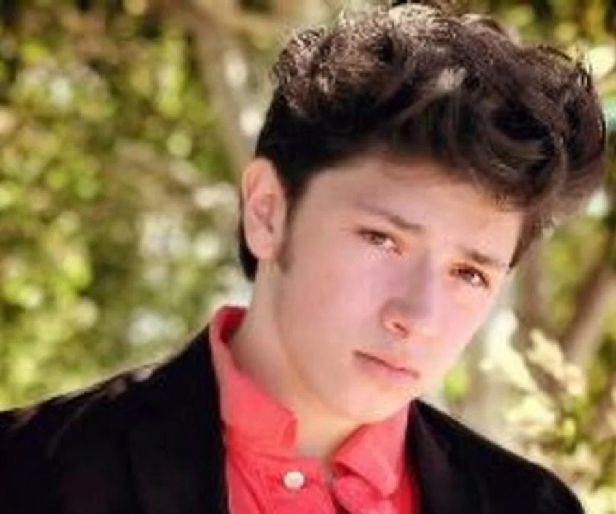Levi Underhill Biography, Age, Height, Figure, Net Worth » Newzoz levi underhill 4 » Newzoz